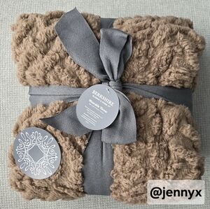 New Berkshire Blanket & Home Wearable Throw 58in x 64in